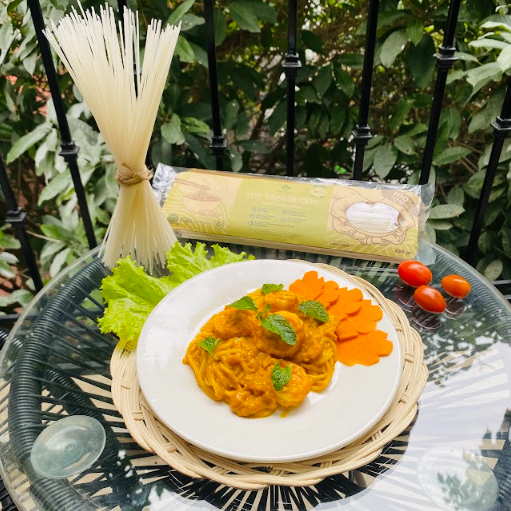 Pumpkin shrimp noodles